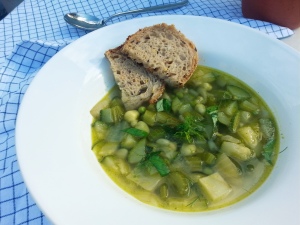 Groene soep van courgette, venkel en selderij